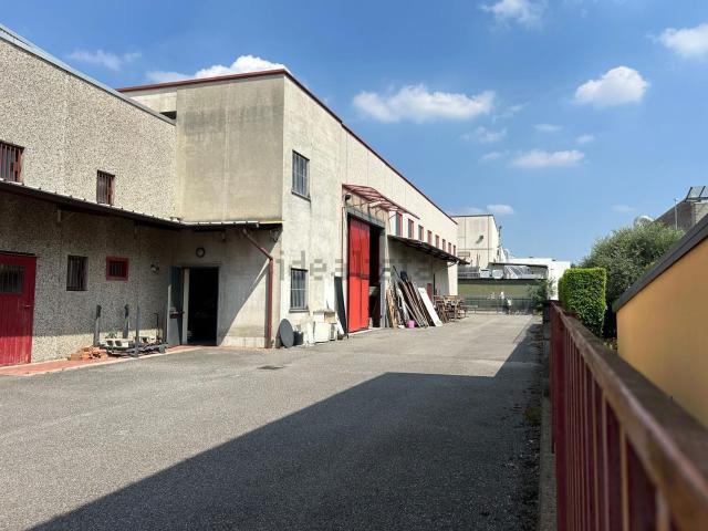 Capannone in vendita a Mariano Comense, Lombardia