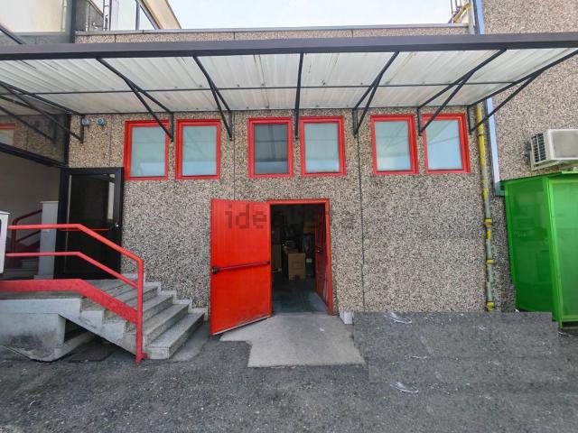 Capannone in vendita a Cornate D'adda, Lombardia