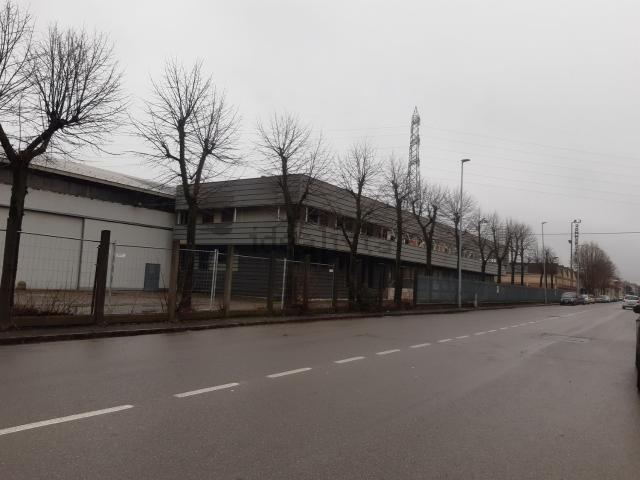 Capannone in vendita a Villaggio Artigiano, Modena