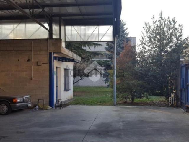 Capannone in vendita a Origgio, Lombardia