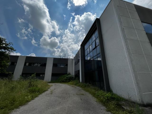 Capannone in vendita a Limatola, Campania