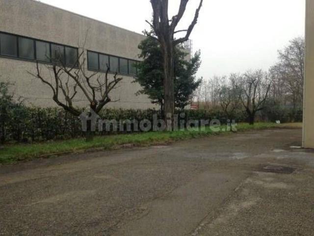 Capannone in vendita a Cavazzoli, Re