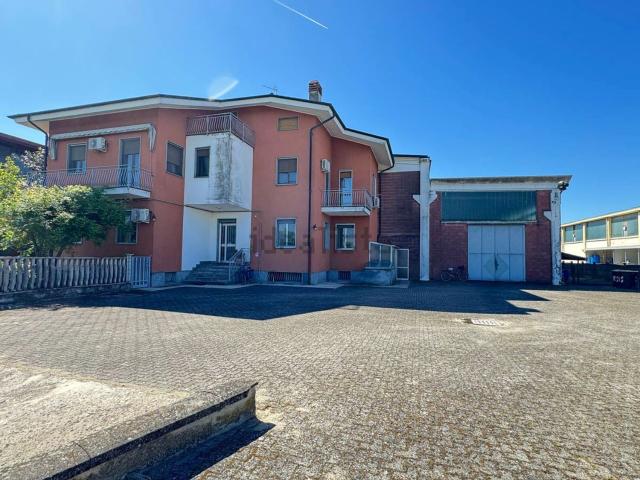 Capannone in vendita a Porta Milano, Piemonte