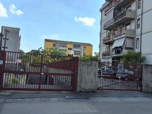 Capannone in vendita a Canalicchio, Catania
