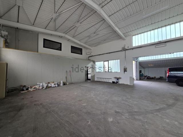 Capannone in vendita a Gorle, Lombardia