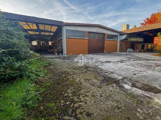 Capannone in vendita a Paderno Ponchielli, Lombardia
