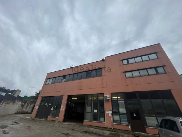 Capannone in vendita a Marche, Fermo