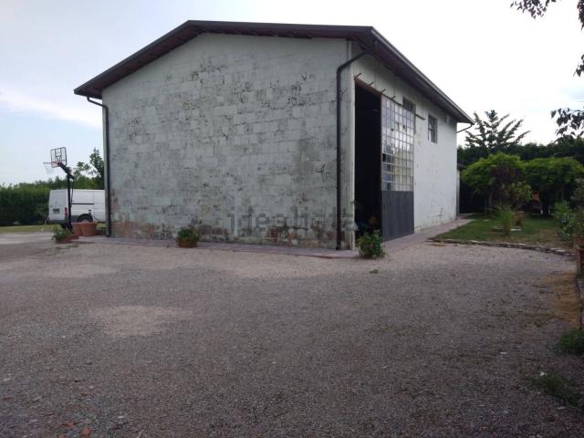 Capannone in vendita a Unione dei comuni Valle del Savio, Cesenà