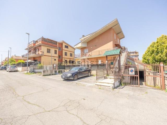 Capannone in vendita a Colle Fiorito, Roma Capitale