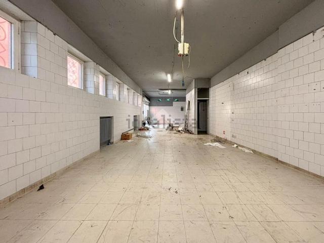 Capannone in vendita a Brembate Di Sopra, Lombardia