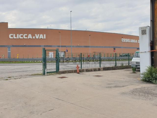 Capannone in vendita a San Lazzaro, Vicenza