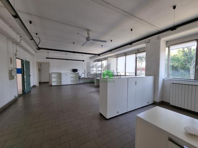 Capannone in vendita a Cernusco Sul Naviglio, Lombardia