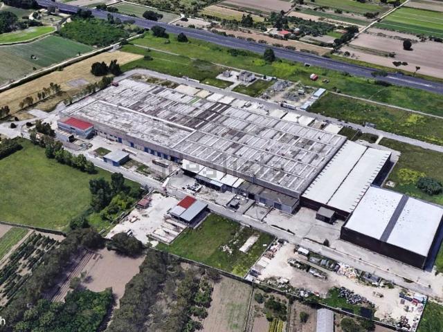 Capannone in vendita a Acerra, Campania