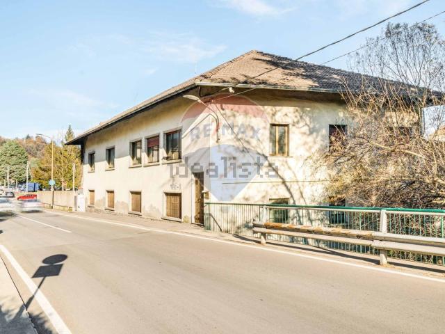 Capannone in vendita a Arona, Novara