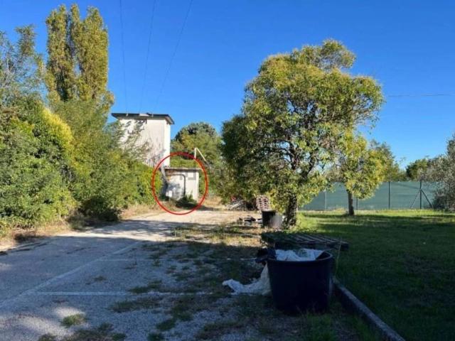 Capannone in vendita a Cento Croci, Marche