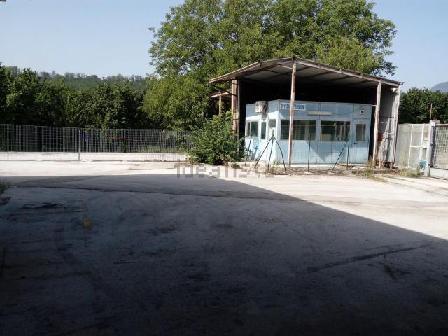 Capannone in vendita a Avellino, Campania