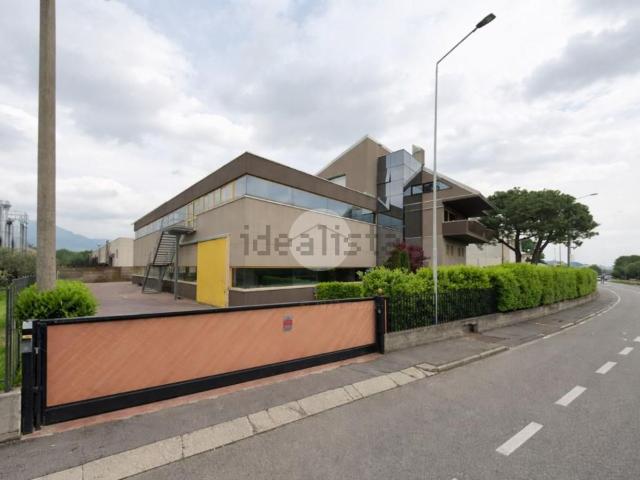 Capannone in vendita a Pedrengo, Lombardia