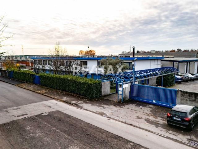 Capannone in vendita a Spaccone, Desio