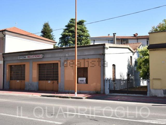 Capannone in vendita a Quartiere Centro Urbano, Cesena