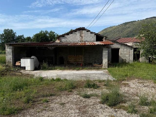 Capannone in vendita a Tagliacozzo, Abruzzo