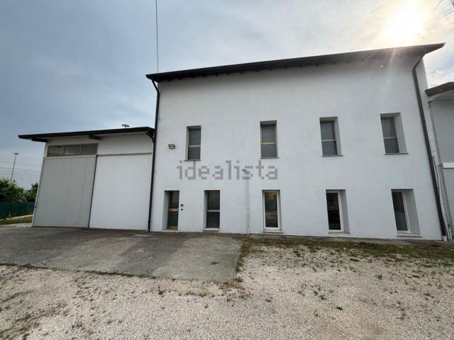 Capannone in vendita a Case Levade, Pordenone