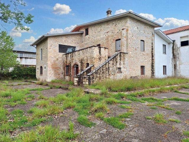 Capannone in vendita a Oricola, Abruzzo