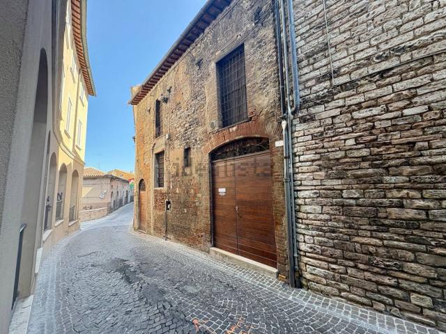 Capannone in vendita a Centro, Marche