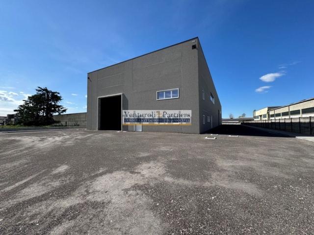 Capannone in vendita a Zona Est, Brescia