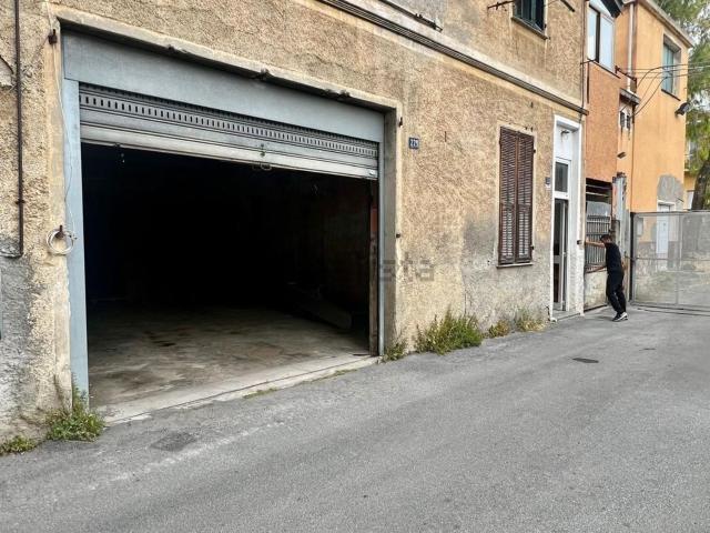 Capannone in vendita a Vallecrosia, Provincia di Imperia