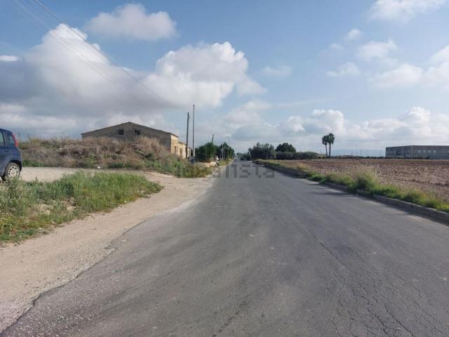 Capannone in vendita a Mazzarrone, Sicilia