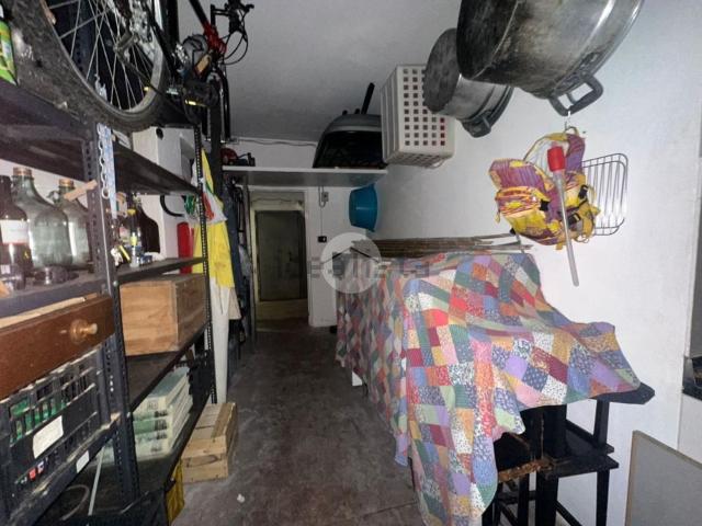 Capannone in vendita a Medio Ponente, Serra Riccò