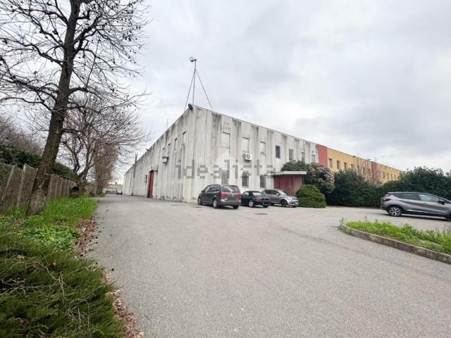 Capannone in vendita a Biassono, Lombardia