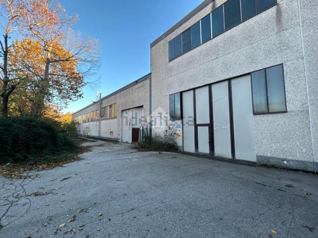 Capannone in vendita a Cellatica, Lombardia
