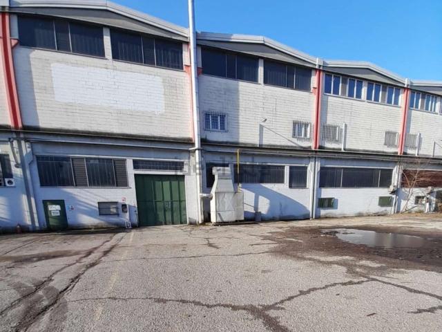 Capannone in vendita a Monza, Lombardia