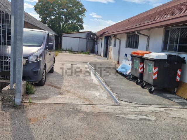 Capannone in vendita a Basson, Brenzone