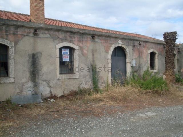 Capannone in vendita a Fiumarella, Milazzo