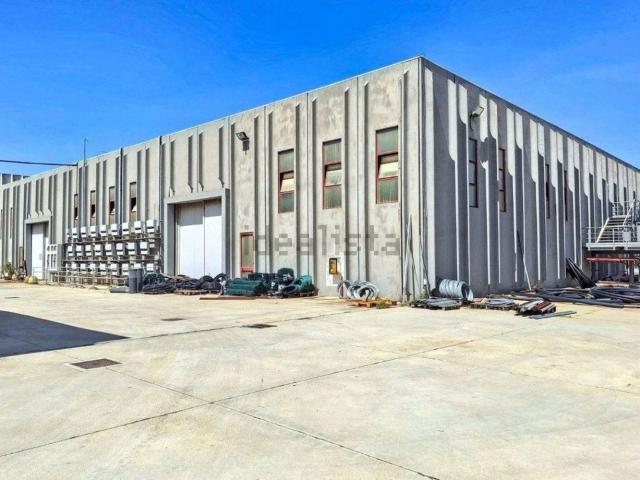 Capannone in vendita a CACIP - Agglomerato industriale di Elmas, Elmas