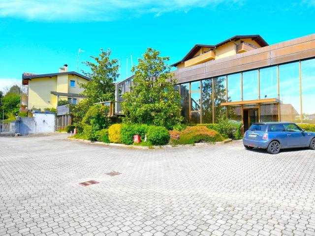 Capannone in vendita a Como, Lombardia