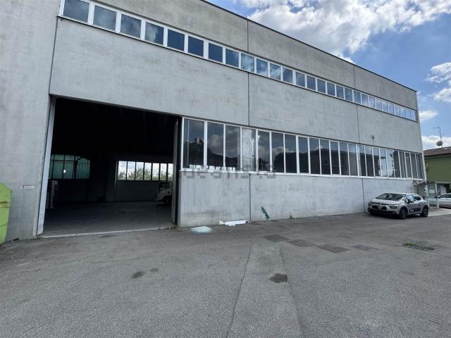 Capannone in vendita a Cantù, Lombardia
