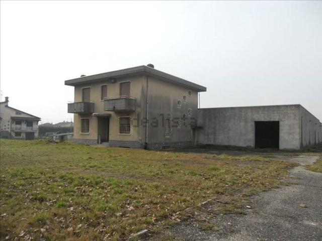 Capannone in vendita a Cairate, Lombardia