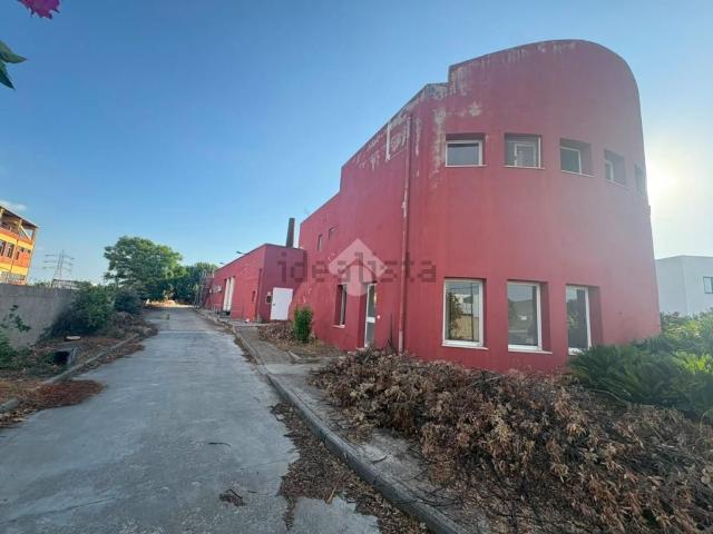 Capannone in vendita a CACIP - Agglomerato industriale di Elmas, Elmas