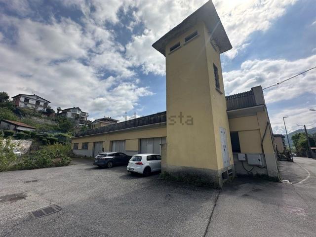 Capannone in vendita a Piazza, Caprino Bergamasco