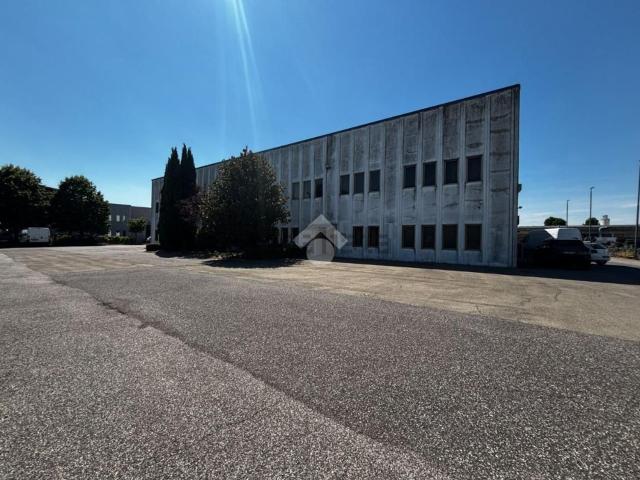 Capannone in vendita a Il Casale, Viadana