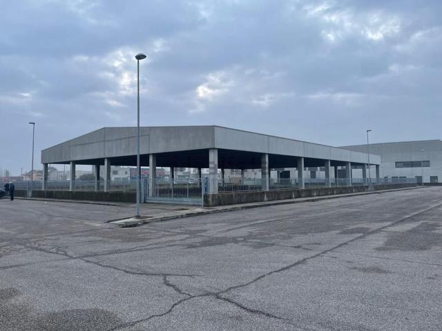 Capannone in vendita a Albaredo D'adige, Veneto