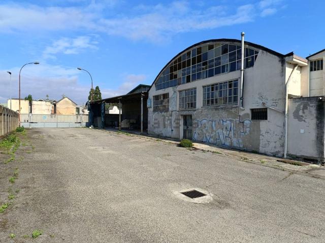 Capannone in vendita a Porta Milano, Piemonte