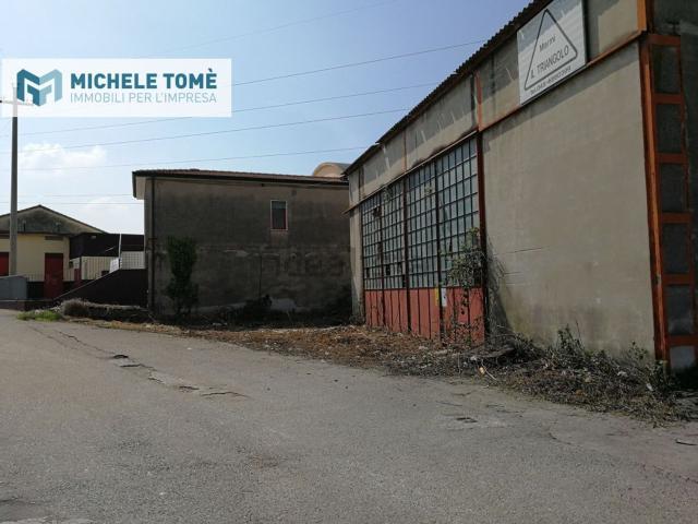 Capannone in vendita a Dolcè, Veneto