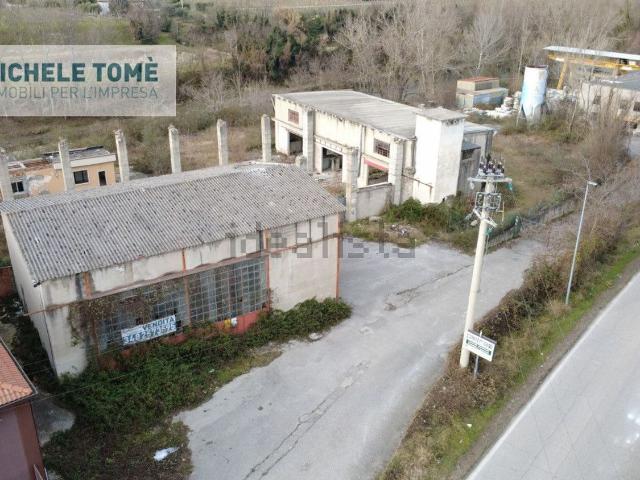 Capannone in vendita a Dolcè, Veneto
