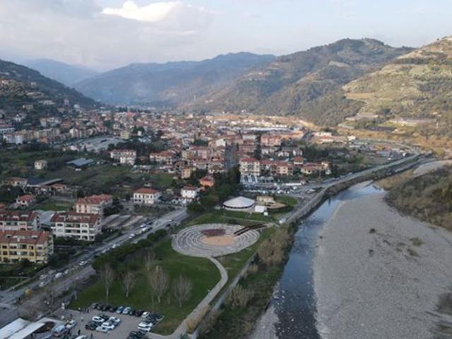 Capannone in vendita a Camporosso mare, Camporosso