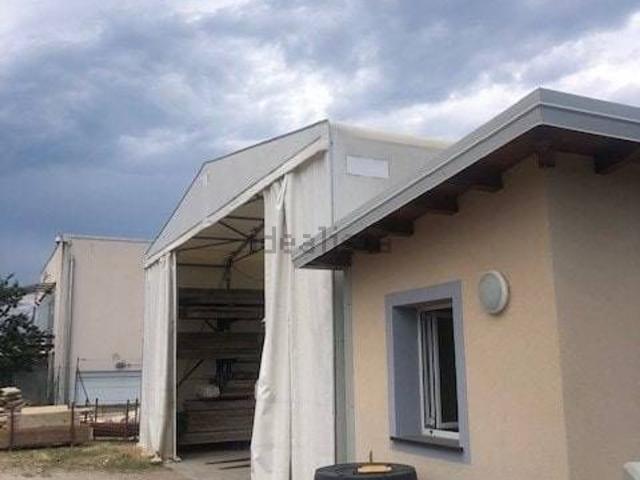 Capannone in vendita a Peveranza, Cairate