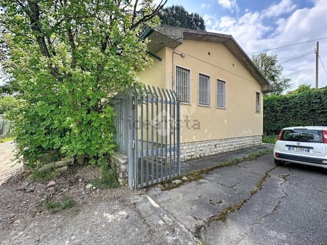 Capannone in vendita a Pontedera, Toscana